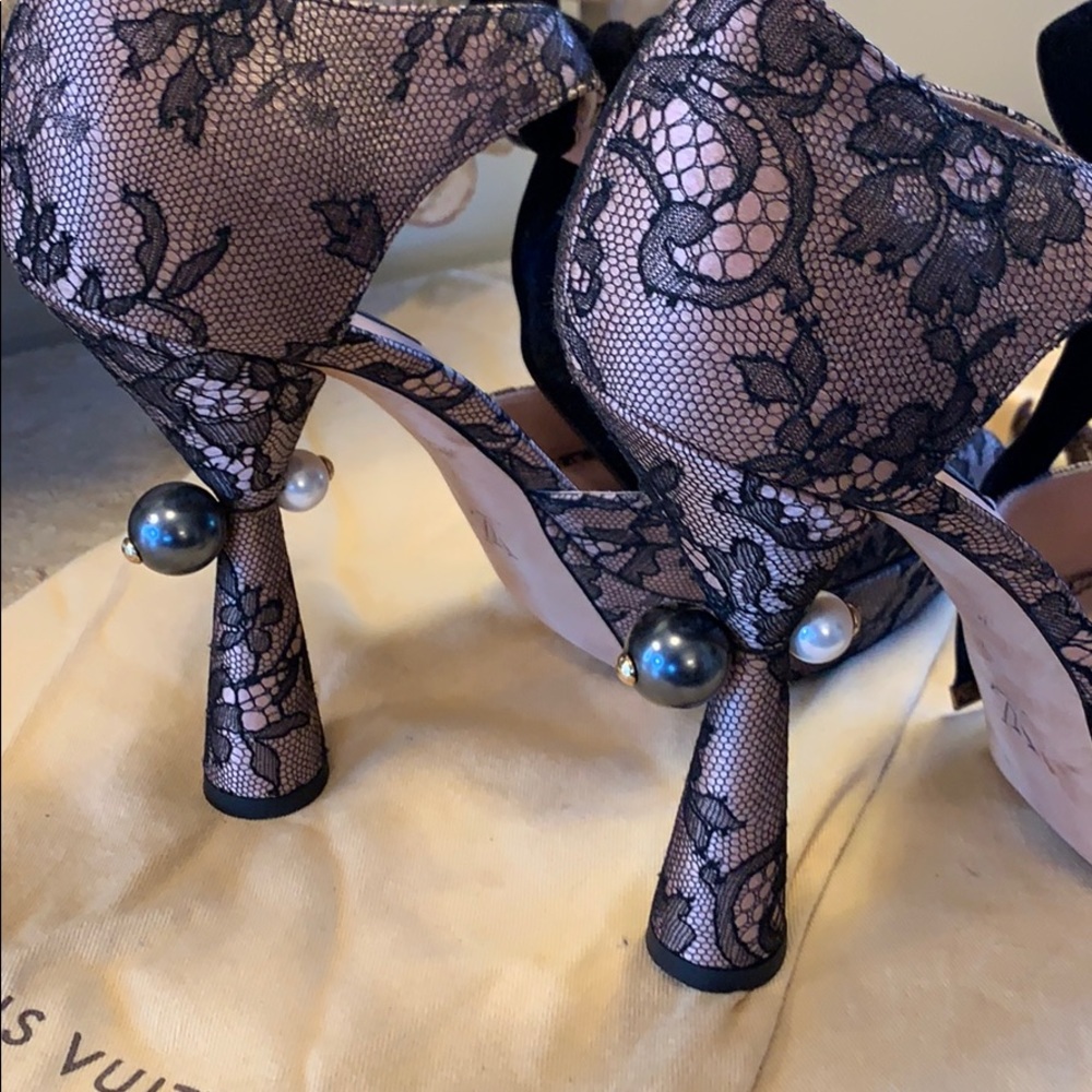 RARE and hard to find Louis Vuitton lace sandals - Picture 3 of 8
